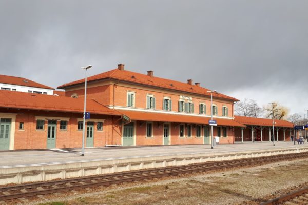 Außenansicht Bahnhof Altötting